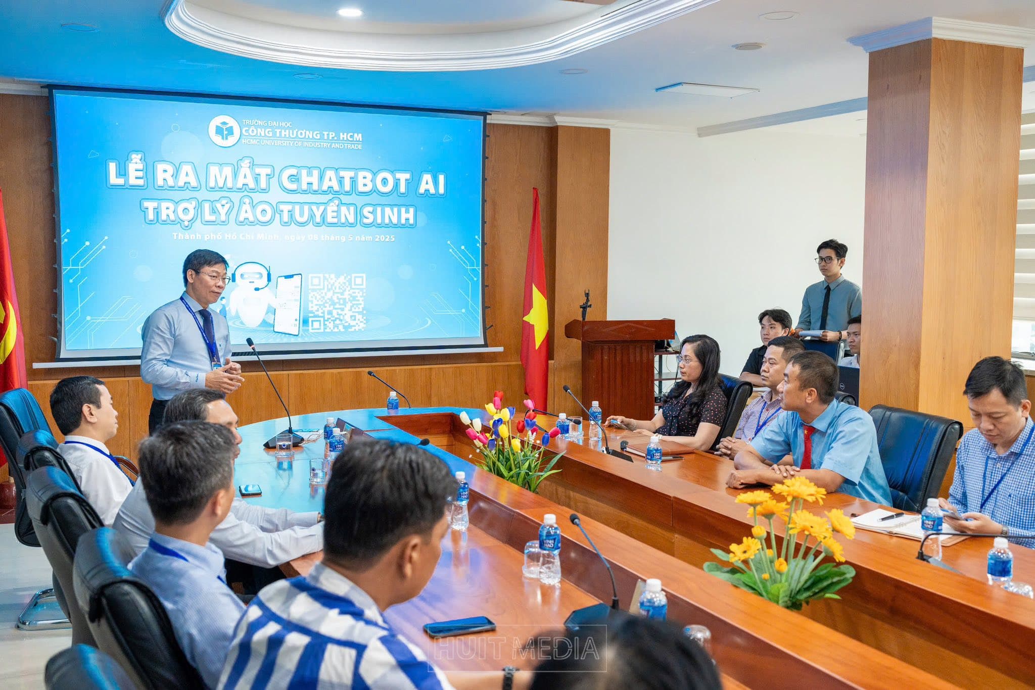 Xây dựng Chatbot hỗ trợ tư vấn tuyển sinh cho HUIT